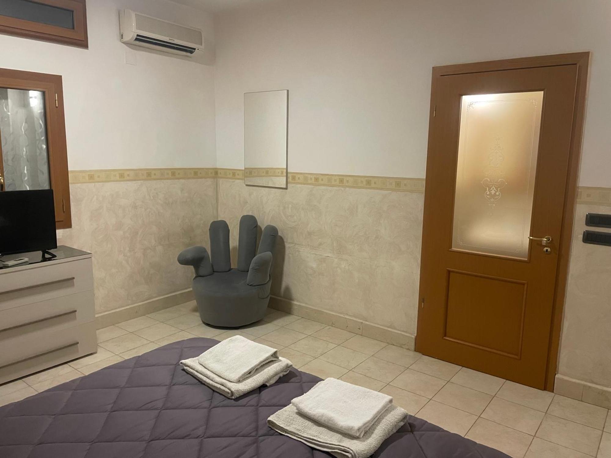 La Dependance Apartment Barletta Exterior photo